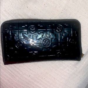 Tory Burch Black Leather Patent Wallet
